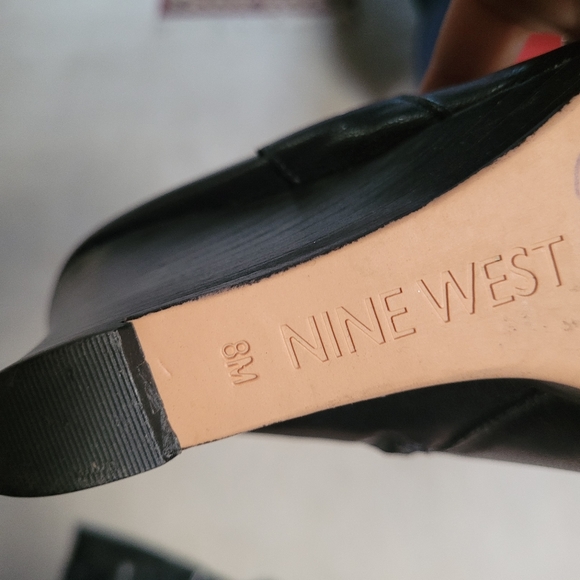 NINE WEST GENUINE LEATHER BOOTS - Picture 7 of 9